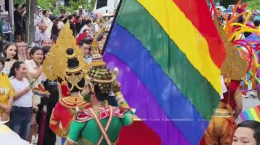 PHUKET, THAILAND - 29 Haziran 2024: Phuket şehir merkezinde Onur Yürüyüşü.