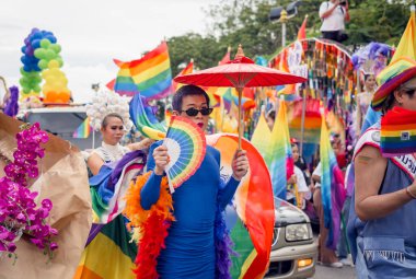PHUKET, THAILAND - 29 Haziran 2024: Phuket şehir merkezinde Onur Yürüyüşü.