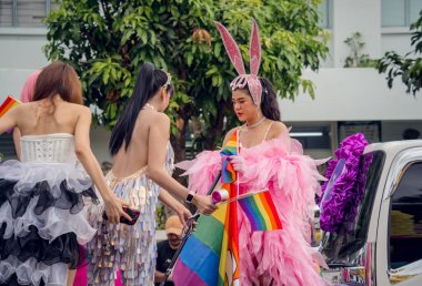 PHUKET, THAILAND - 29 Haziran 2024: Phuket şehir merkezinde Onur Yürüyüşü.