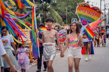 PHUKET, THAILAND - 29 Haziran 2024: Phuket şehir merkezinde Onur Yürüyüşü.