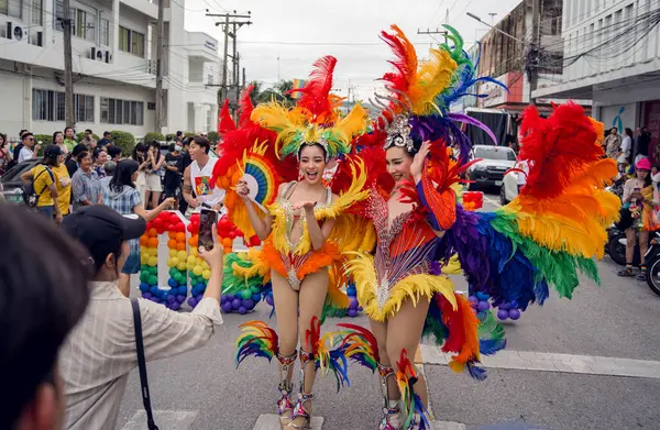 PHUKET, THAILAND - 29 Haziran 2024: Phuket şehir merkezinde Onur Yürüyüşü.