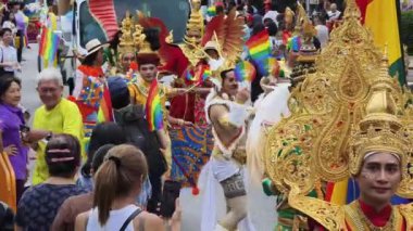 PHUKET, THAILAND - 29 Haziran 2024: Phuket şehir merkezinde Onur Yürüyüşü.