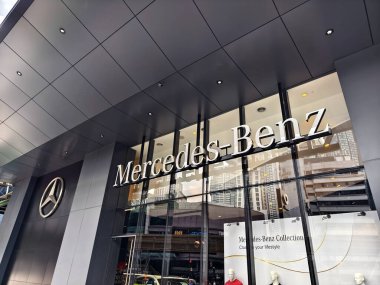 KUALA LUMPUR, MALAYSIA - 20 AĞUSTOS 2024: Mercedes araba galerisi Kuala Lumpur 'da.
