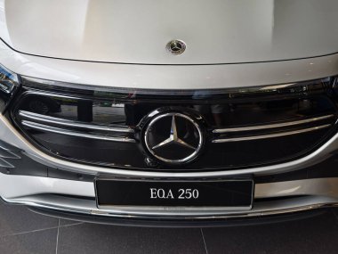 KUALA LUMPUR, MALAYSIA - 20 AĞUSTOS 2024: Mercedes araba galerisi Kuala Lumpur 'da.