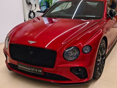 KUALA LUMPUR, MALAYSIA - 20 AĞUSTOS 2024: Kuala Lumpur Bentley araba galerisi.