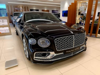 KUALA LUMPUR, MALAYSIA - 20 AĞUSTOS 2024: Kuala Lumpur Bentley araba galerisi.