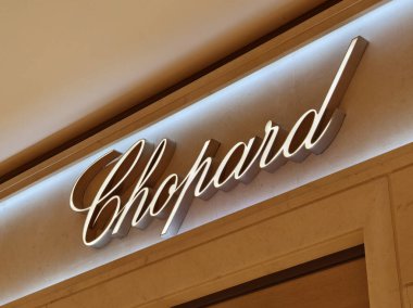 KUALA LUMPUR, MALAYSIA - 28 AĞUSTOS 2024: Büyük alışveriş merkezindeki Chopard marka perakende mağazası.