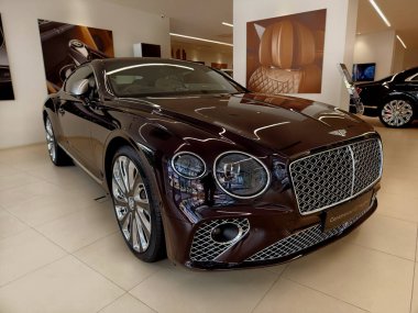 KUALA LUMPUR, MALAYSIA - 20 AĞUSTOS 2024: Kuala Lumpur Bentley araba galerisi.