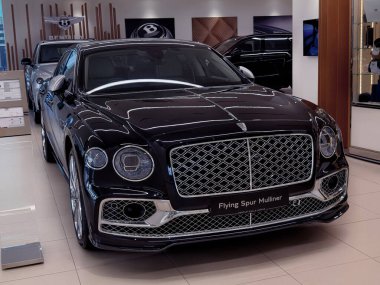 KUALA LUMPUR, MALAYSIA - 20 AĞUSTOS 2024: Kuala Lumpur Bentley araba galerisi.