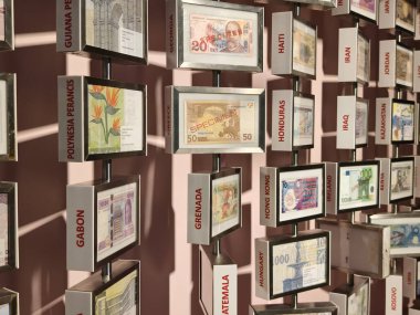 KUALA LUMPUR, MALAYSIA - 28 AĞUSTOS 2024: Sanat Banknotları Koleksiyonu Güzelce Gösterildi.