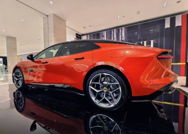 KUALA LUMPUR, MALAYSIA - 20 AĞUSTOS 2024: Kuala Lumpur 'daki Lotus araba galerisi.