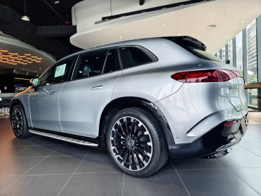 KUALA LUMPUR, MALAYSIA - 20 AĞUSTOS 2024: Mercedes araba galerisi Kuala Lumpur 'da.