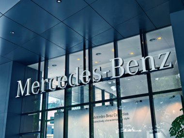 KUALA LUMPUR, MALAYSIA - 20 AĞUSTOS 2024: Mercedes araba galerisi Kuala Lumpur 'da.