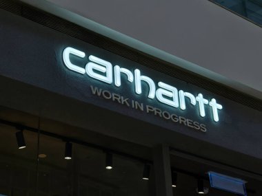 KUALA LUMPUR, MALAYSIA - 28 AĞUSTOS 2024: Carhartt büyük alışveriş merkezindeki perakende satış mağazası.