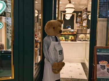 KUALA LUMPUR, MALAYSIA - 28 AĞUSTOS 2024: Ralph Lauren büyük alışveriş merkezindeki perakende satış mağazası.