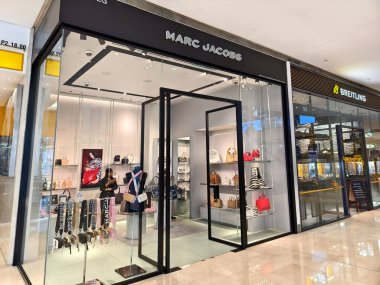 KUALA LUMPUR, MALAYSIA - 28 AĞUSTOS 2024: Marc Jacobs büyük alışveriş merkezindeki perakende satış mağazası.