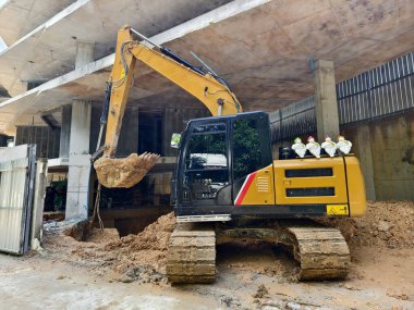 İnşaat alanında çalışan modern buldozer..