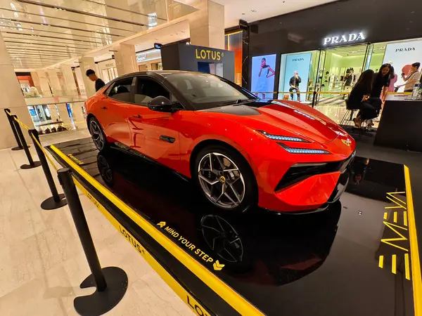 KUALA LUMPUR, MALAYSIA - 20 AĞUSTOS 2024: Kuala Lumpur 'daki Lotus araba galerisi.
