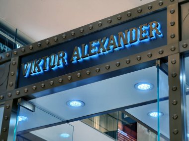 KUALA LUMPUR, MALAYSIA - 28 AĞUSTOS 2024: Viktor Alexander alışveriş merkezindeki perakende satış mağazası.