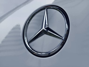 KUALA LUMPUR, MALAYSIA - 20 AĞUSTOS 2024: Mercedes araba galerisi Kuala Lumpur 'da.