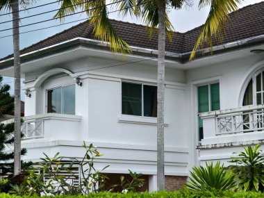 Tayland 'daki şehir binalarının pencere, kapı ve balkonlarının detaylı görüntüsü