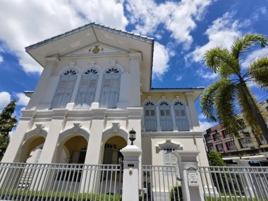 Tayland 'daki şehir binalarının pencere, kapı ve balkonlarının detaylı görüntüsü