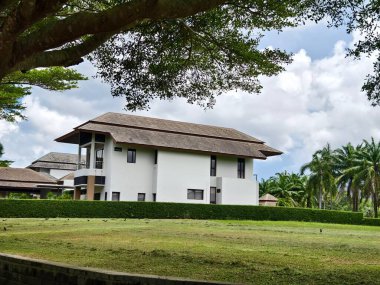 Tayland 'daki şehir binalarının pencere, kapı ve balkonlarının detaylı görüntüsü