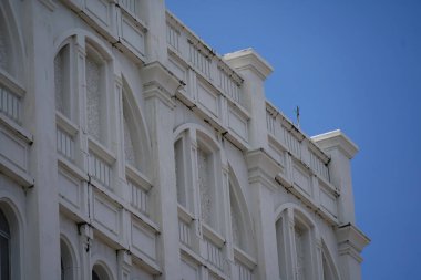 Tayland 'daki şehir binalarının pencere, kapı ve balkonlarının detaylı görüntüsü