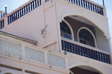 Tayland 'daki şehir binalarının pencere, kapı ve balkonlarının detaylı görüntüsü