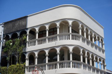 Tayland 'daki şehir binalarının pencere, kapı ve balkonlarının detaylı görüntüsü