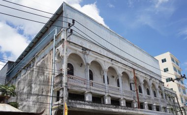 Tayland 'daki şehir binalarının pencere, kapı ve balkonlarının detaylı görüntüsü