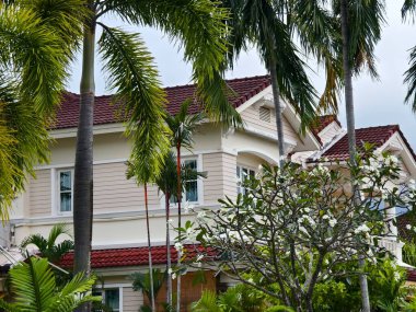 Tayland 'daki şehir binalarının pencere, kapı ve balkonlarının detaylı görüntüsü