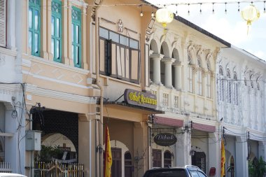 Tayland 'daki şehir binalarının pencere, kapı ve balkonlarının detaylı görüntüsü