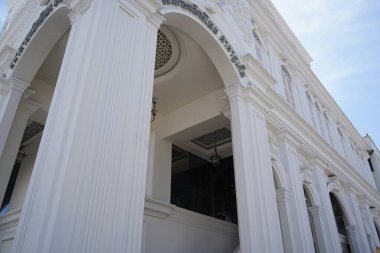 Tayland 'daki şehir binalarının pencere, kapı ve balkonlarının detaylı görüntüsü