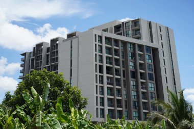 Tayland 'daki şehir binalarının pencere, kapı ve balkonlarının detaylı görüntüsü