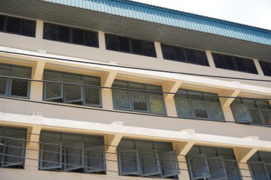 Tayland 'daki şehir binalarının pencere, kapı ve balkonlarının detaylı görüntüsü