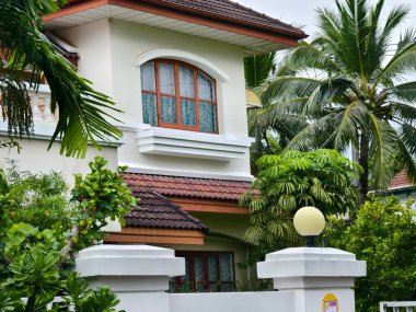 Tayland 'daki şehir binalarının pencere, kapı ve balkonlarının detaylı görüntüsü