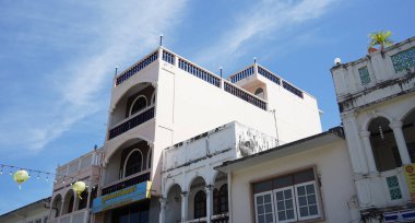 Tayland 'daki şehir binalarının pencere, kapı ve balkonlarının detaylı görüntüsü