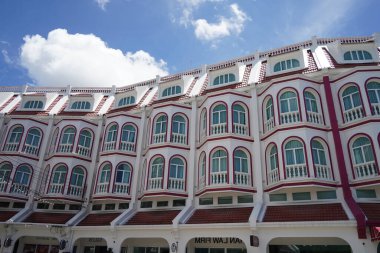 Tayland 'daki şehir binalarının pencere, kapı ve balkonlarının detaylı görüntüsü