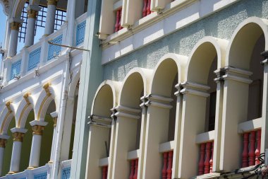 Tayland 'daki şehir binalarının pencere, kapı ve balkonlarının detaylı görüntüsü