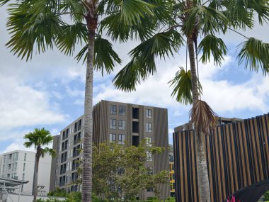 Tayland 'daki şehir binalarının pencere, kapı ve balkonlarının detaylı görüntüsü