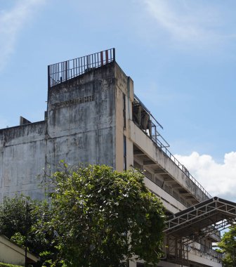 Tayland 'daki şehir binalarının pencere, kapı ve balkonlarının detaylı görüntüsü