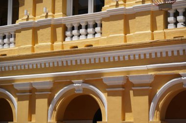 Tayland 'daki şehir binalarının pencere, kapı ve balkonlarının detaylı görüntüsü