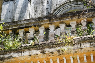 Tayland 'daki şehir binalarının pencere, kapı ve balkonlarının detaylı görüntüsü