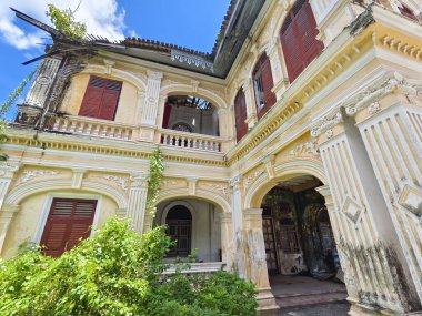 Tayland 'daki şehir binalarının pencere, kapı ve balkonlarının detaylı görüntüsü