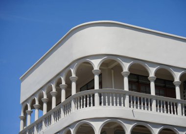 Tayland 'daki şehir binalarının pencere, kapı ve balkonlarının detaylı görüntüsü