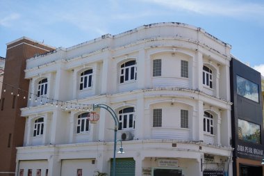 Tayland 'daki şehir binalarının pencere, kapı ve balkonlarının detaylı görüntüsü