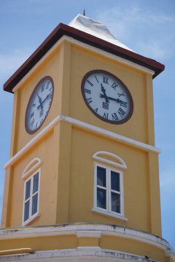 Tayland 'daki şehir binalarının pencere, kapı ve balkonlarının detaylı görüntüsü