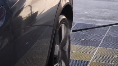 Lüks köpük spreyli kaliteli araba yıkama ve kusursuz bir son için yüksek basınçlı teknikler.