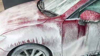 Lüks köpük spreyli kaliteli araba yıkama ve kusursuz bir son için yüksek basınçlı teknikler.